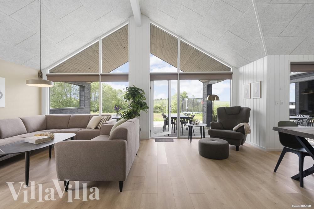 Die Couch im Luxusferienhaus Nr. 915 in Fünen und seine Inseln lädt zu Gesellschaftsspielen oder zu Kinoabenden ein.
