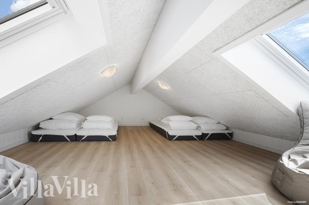 Einige der 16 Schlafgelegenheiten befinden sich im Luxusferienhaus Nr. 915 auf dem ausgebauten Dachboden