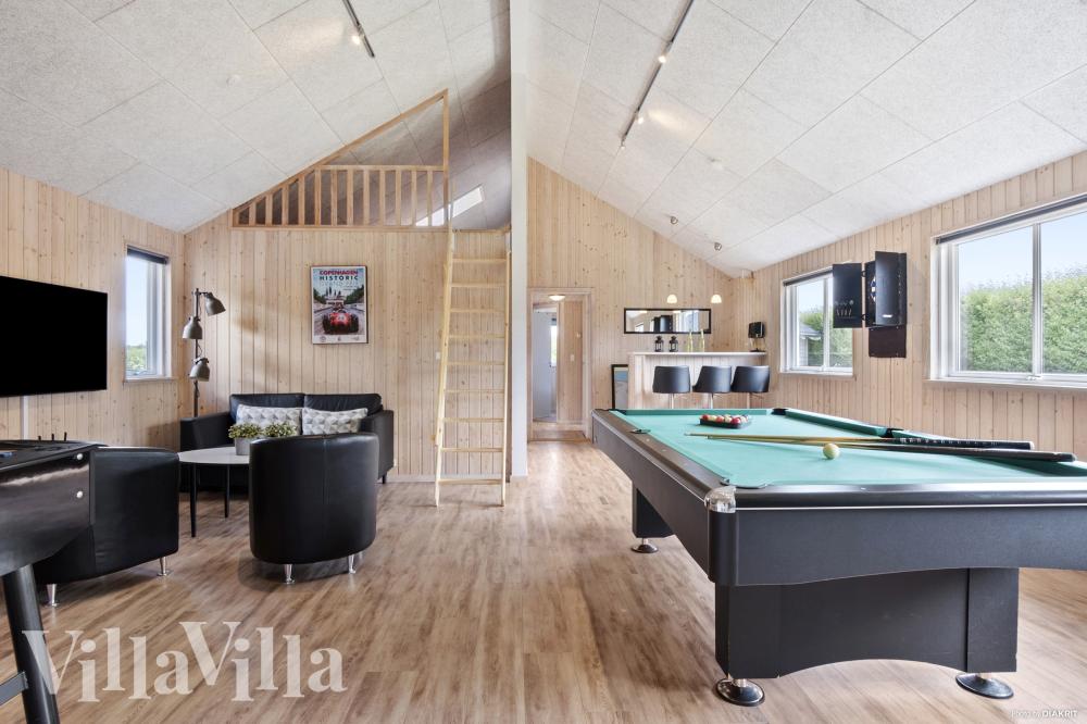 Neben den vielen schönen Stunden, die man im Poolbereich des Hauses verbringen kann, bietet das Luxusferienhaus 315 auch Spielevergnügen bei Billard/Tischtennis und Darts