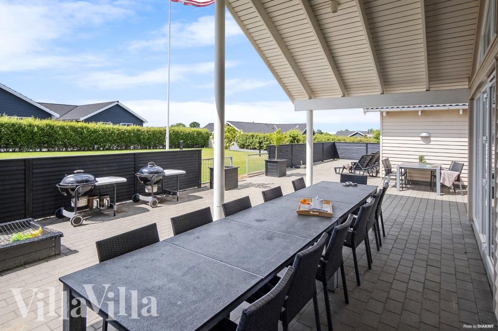 Genießen Sie einen Grillabend auf der Terrasse des Luxusferienhauses Nr. 315 in Fünen und seine Inseln
