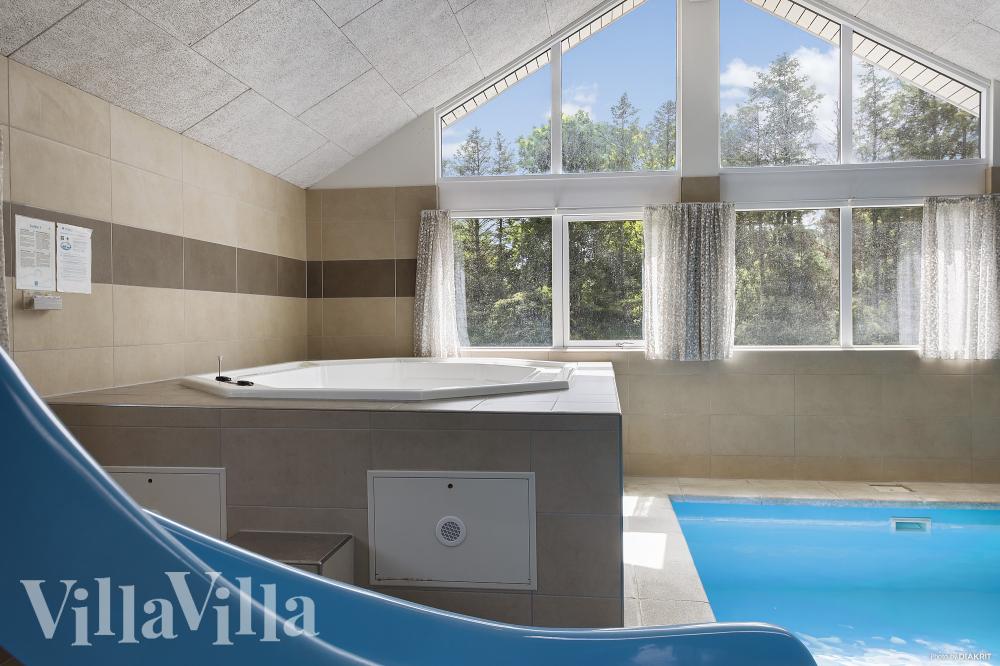 Genießen Sie den warmen Whirlpool im Luxusferienhaus Nr. 429 in Limfjord