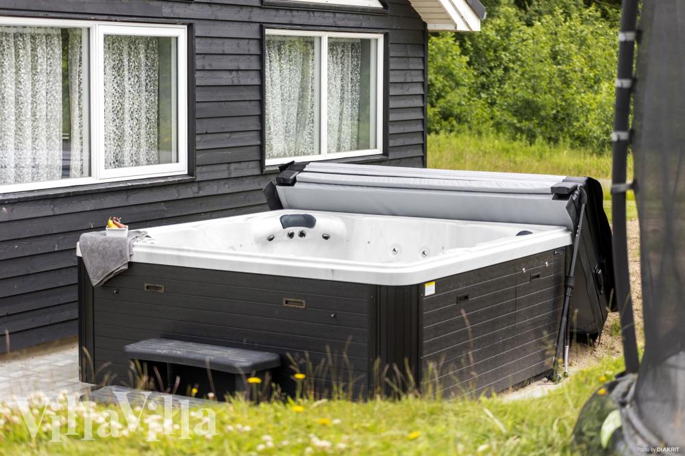 Genießen Sie den warmen Whirlpool im Luxusferienhaus Nr. 491 in Südjütland