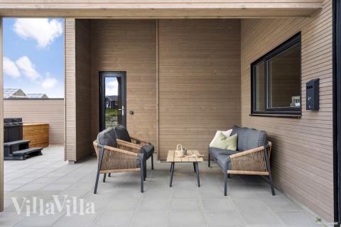 Das Luxusferienhaus Nr. 930 hat eine tolle Terrasse, die mit hochwertigen Gartenmöbeln für 14 Personen ausgestattet ist.