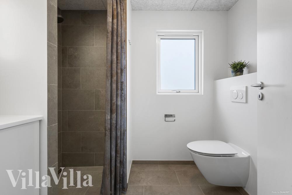 Eines der Badezimmer im Luxusferienhaus Nr. 930