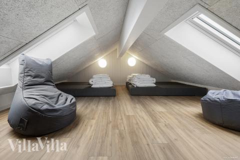 Einige der 14 Schlafgelegenheiten befinden sich im Luxusferienhaus Nr. 930 auf dem ausgebauten Dachboden