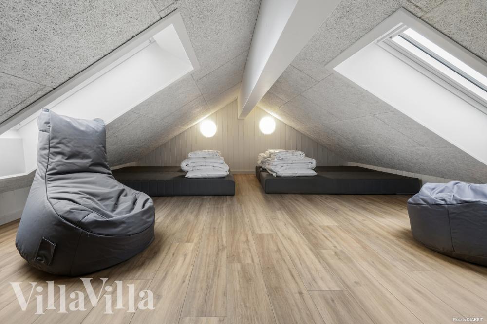 Einige der 14 Schlafgelegenheiten befinden sich im Luxusferienhaus Nr. 930 auf dem ausgebauten Dachboden