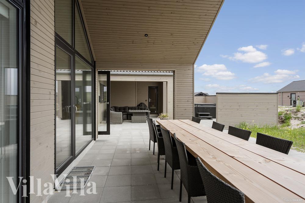 Das Luxusferienhaus Nr. 929 hat eine tolle Terrasse, die mit hochwertigen Gartenmöbeln für 14 Personen ausgestattet ist.