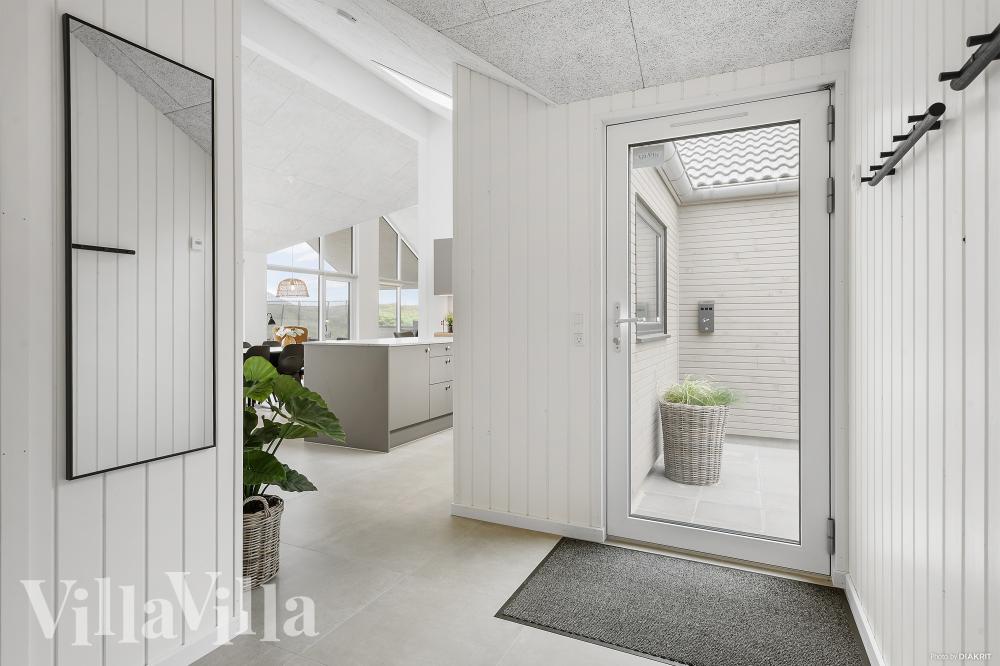 Der geräumige Eingangsbereich im Luxusferienhaus Nr. 929 in Westjütland