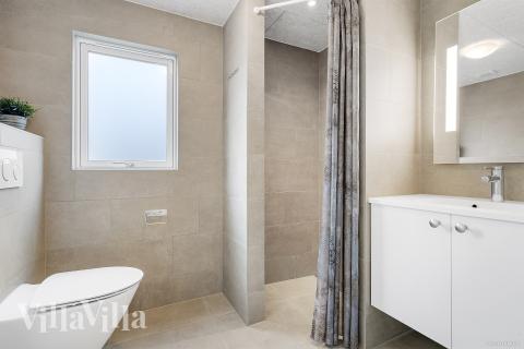 Eines der Badezimmer im Luxusferienhaus Nr. 929