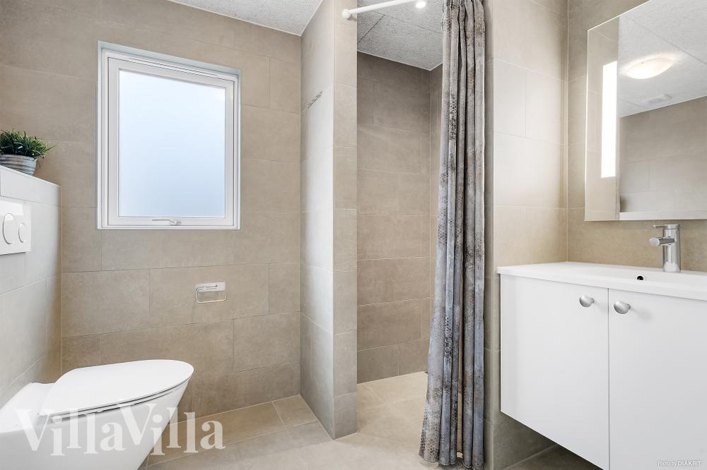 Eines der Badezimmer im Luxusferienhaus Nr. 929