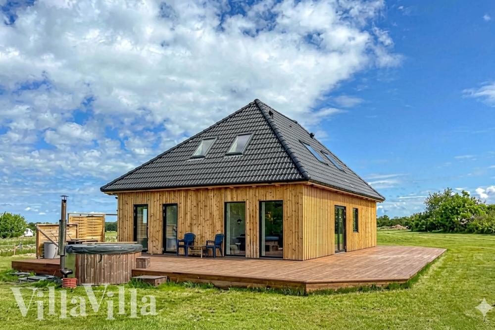 Diese schicke Haus mit Whirlpool Nr. 981 mit Platz für 14 Personen liegt in Limfjord