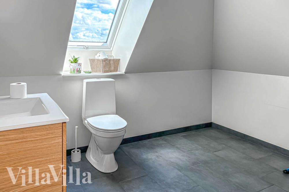 Eines der Badezimmer im Luxusferienhaus Nr. 981
