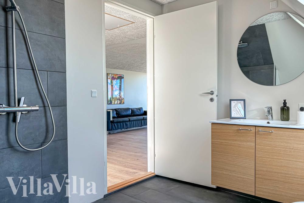 Im Luxusferienhaus Nr. 981 für 14 Personen gibt es Bad mit Dusche.