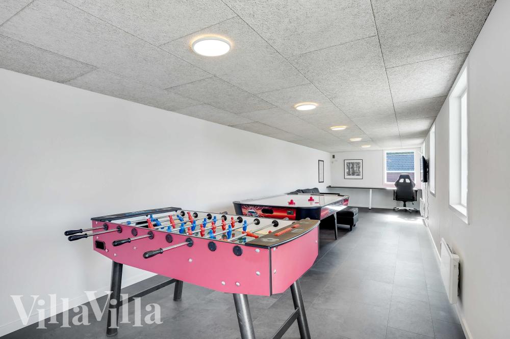 Neben den vielen schönen Stunden, die man im Poolbereich des Hauses verbringen kann, bietet das Luxusferienhaus 983 auch Spielevergnügen bei Billard/Tischtennis und Darts