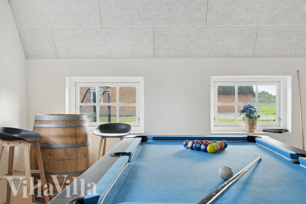 Das Luxusferienhaus 982 für 18 Personen hat einen großen Aktivitätsraum mit u. a. Billard und Darts