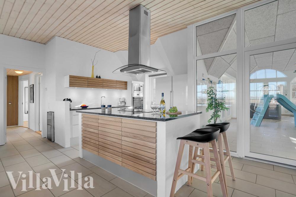 Die Küche in dem Luxusferienhaus Nr. 982 ist so gut ausgestattet, dass man problemlos Mahlzeiten für 18 Personen zubereiten kann.