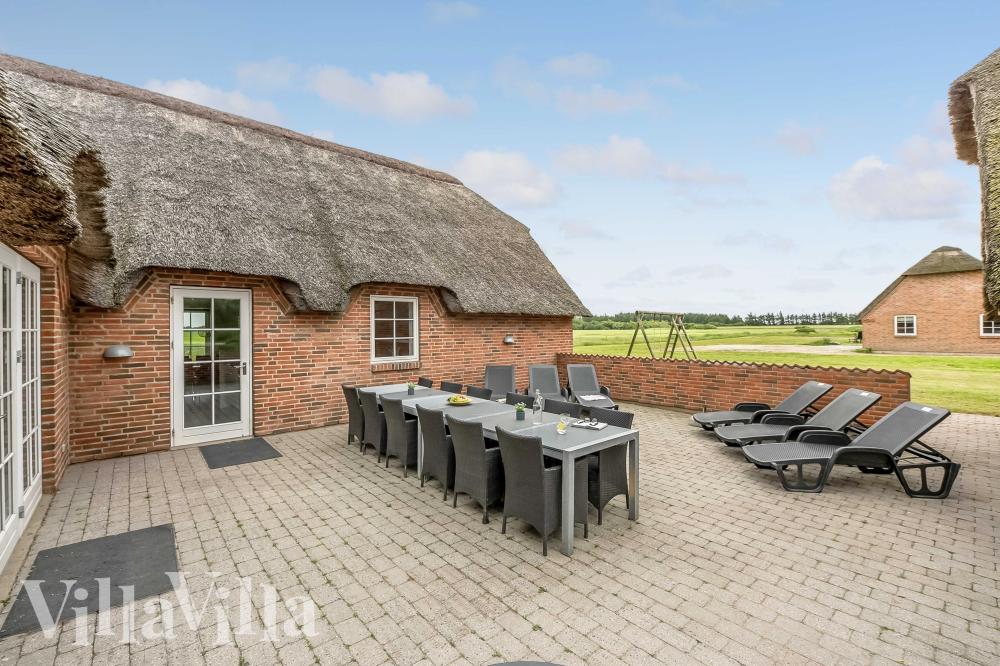 Das Luxusferienhaus Nr. 982 hat eine tolle Terrasse, die mit hochwertigen Gartenmöbeln für 18 Personen ausgestattet ist.