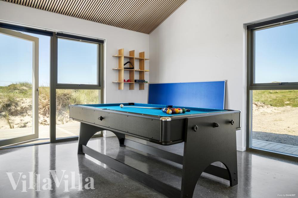 Neben den vielen schönen Stunden, die man im Poolbereich des Hauses verbringen kann, bietet das Luxusferienhaus 986 auch Spielevergnügen bei Billard/Tischtennis und Darts
