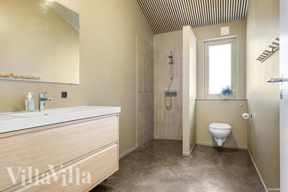 Im Luxusferienhaus Nr. 986 für 12 Personen gibt es Bad mit Dusche.