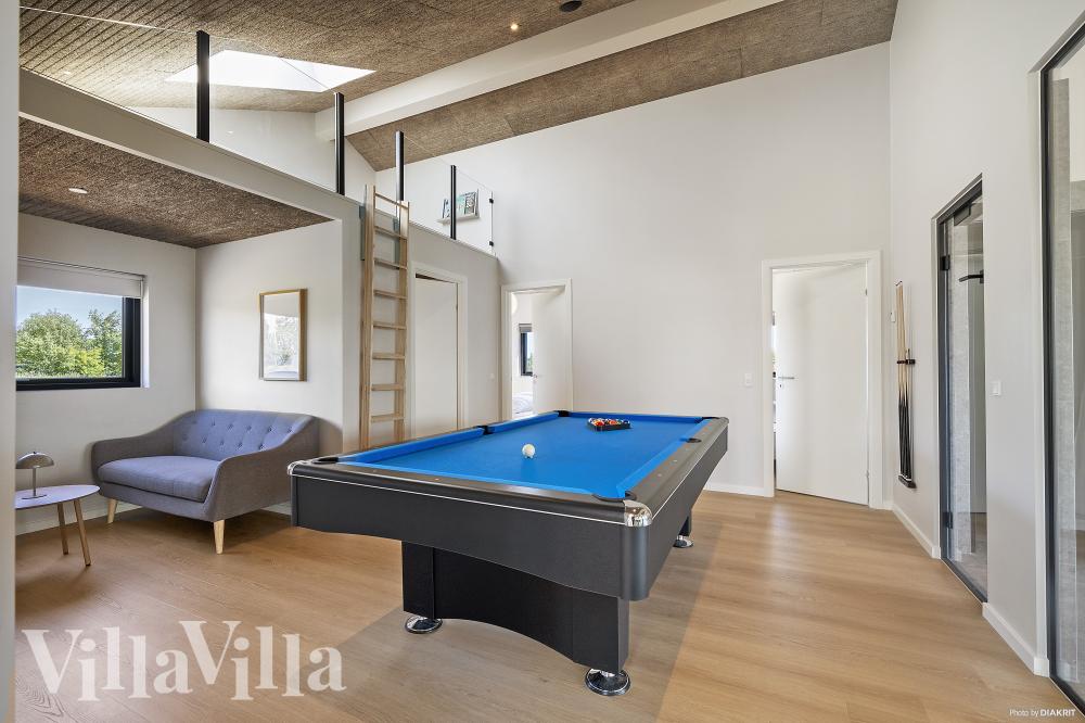 Das Luxusferienhaus 975 für 16 Personen hat einen großen Aktivitätsraum mit u. a. Billard und Darts