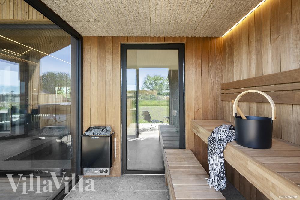 Genießen Sie die heiße Sauna im Luxusferienhaus Nr. 975 für 16 Personen