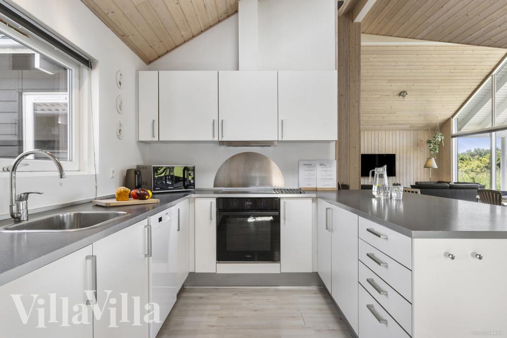 Die Küche in dem Luxusferienhaus Nr. 274 ist so gut ausgestattet, dass man problemlos Mahlzeiten für 16 Personen zubereiten kann.