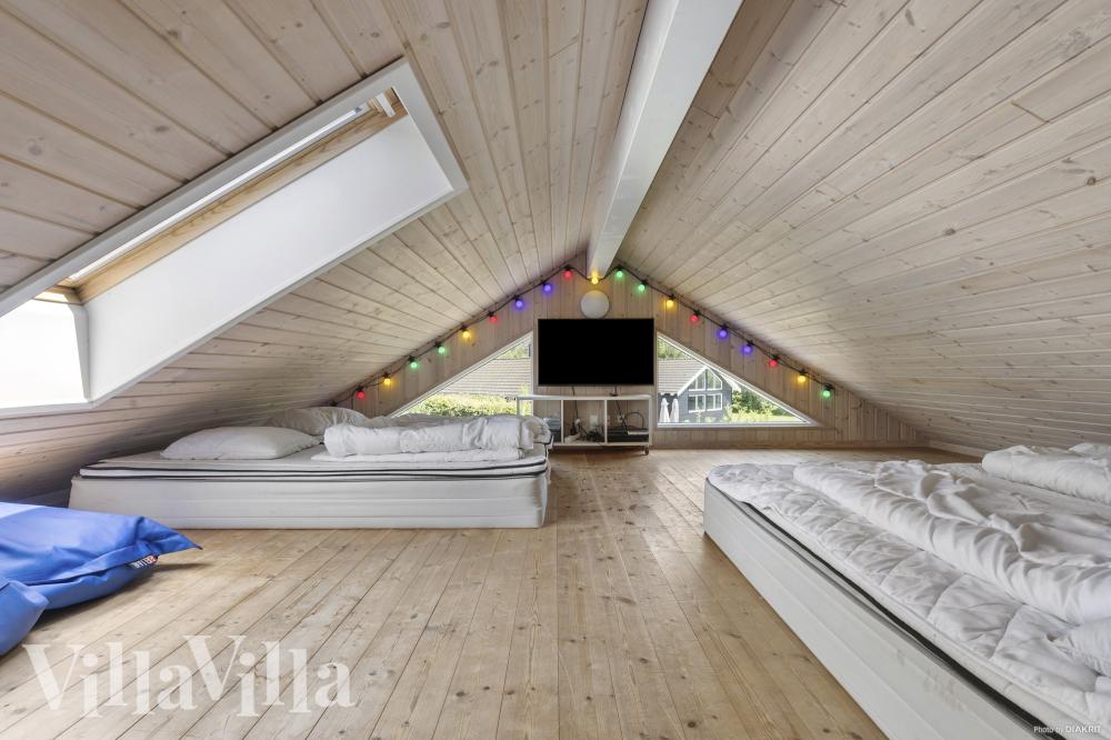 Einige der 16 Schlafgelegenheiten befinden sich im Luxusferienhaus Nr. 274 auf dem ausgebauten Dachboden
