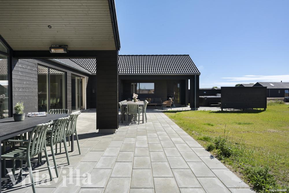 Das Luxusferienhaus Nr. 932 hat eine tolle Terrasse, die mit hochwertigen Gartenmöbeln für 20 Personen ausgestattet ist.