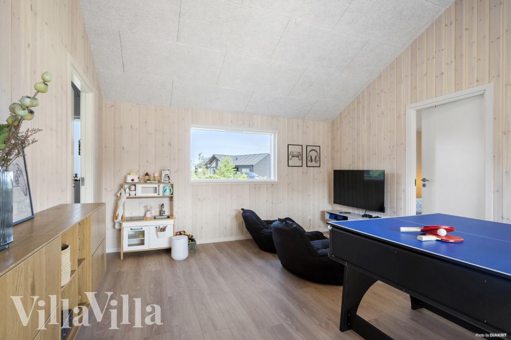 Neben den vielen schönen Stunden, die man im Poolbereich des Hauses verbringen kann, bietet das Luxusferienhaus 942 auch Spielevergnügen bei Billard/Tischtennis und Darts