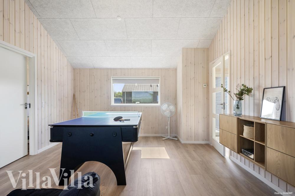 Das Luxusferienhaus 942 für 8 Personen hat einen großen Aktivitätsraum mit u. a. Billard und Darts