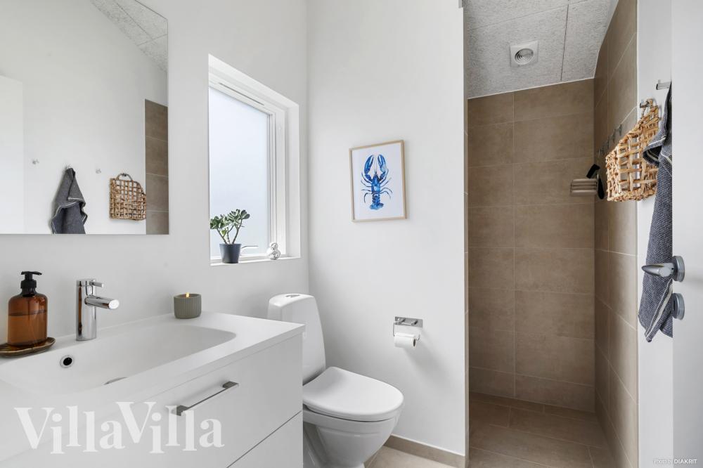 Eines der Badezimmer im Luxusferienhaus Nr. 942