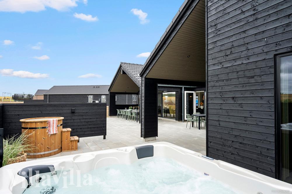 Das Luxusferienhaus Nr. 957 hat eine tolle Terrasse, die mit hochwertigen Gartenmöbeln für 16 Personen ausgestattet ist.