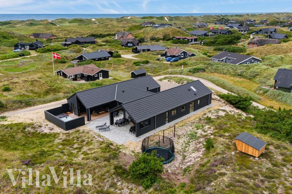 Dieses schöne Poolhaus Nr. 672 mit Platz für 18 Personen liegt in Westjütland