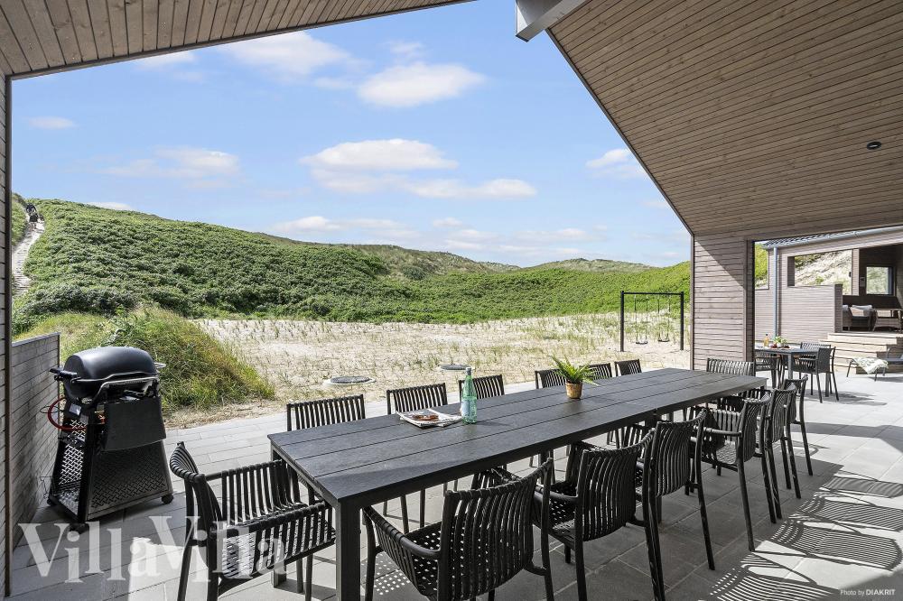 Auf der Terrasse des Ferienhauses Nr. 900 ist Platz für 18 Personen.