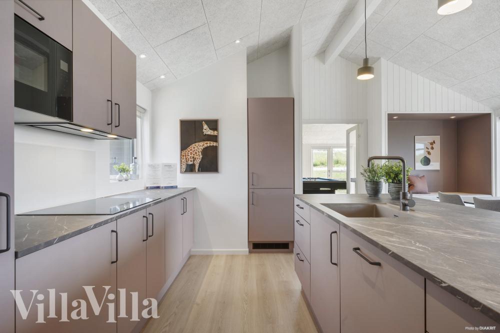 Die Küche in dem Luxusferienhaus Nr. 958 ist so gut ausgestattet, dass man problemlos Mahlzeiten für 12 Personen zubereiten kann.