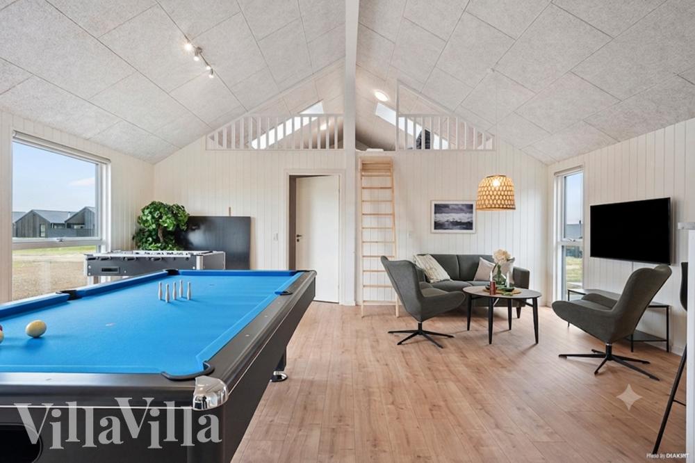 Das Luxusferienhaus 957 für 16 Personen hat einen großen Aktivitätsraum mit u. a. Billard und Darts