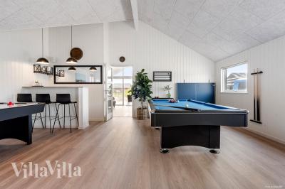Neben den vielen schönen Stunden, die man im Poolbereich des Hauses verbringen kann, bietet das Luxusferienhaus 943 auch Spielevergnügen bei Billard/Tischtennis und Darts