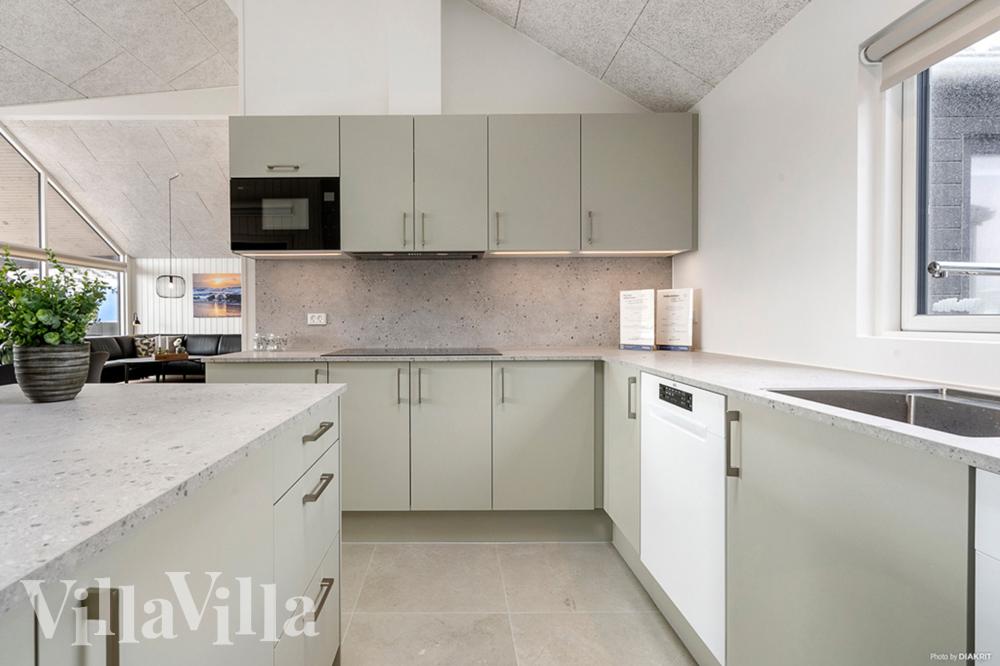 Die Küche in dem Luxusferienhaus Nr. 943 ist so gut ausgestattet, dass man problemlos Mahlzeiten für 18 Personen zubereiten kann.