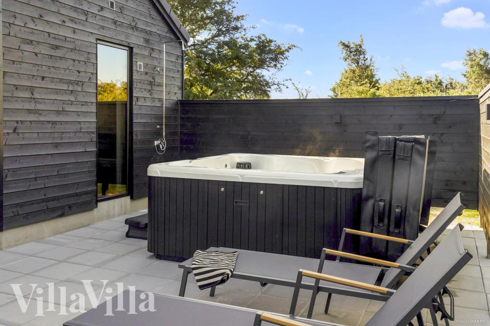 Das Luxusferienhaus Nr. 948 bietet u. a. einen tollen Whirlpool
