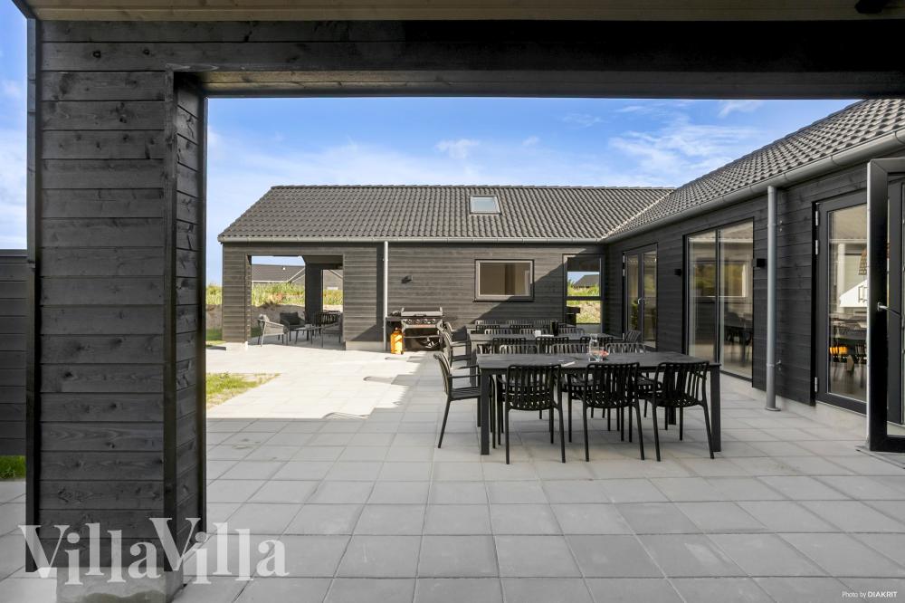 Genießen Sie einen Grillabend auf der Terrasse des Luxusferienhauses Nr. 948 in Lolland/Falster/Mön