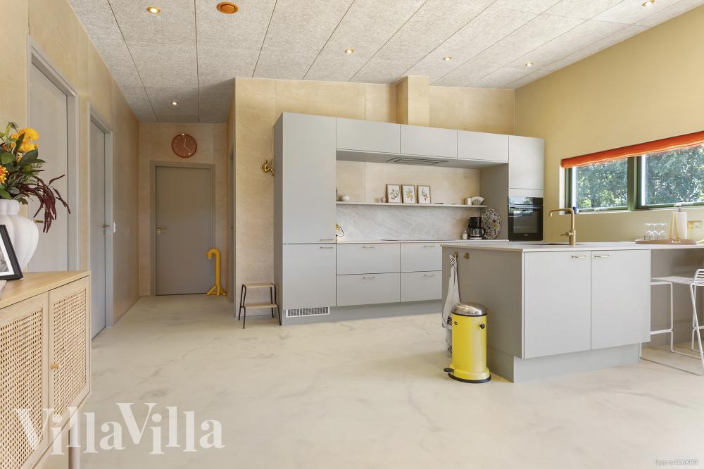 Die Küche in dem Luxusferienhaus Nr. 988 ist so gut ausgestattet, dass man problemlos Mahlzeiten für 10 Personen zubereiten kann.