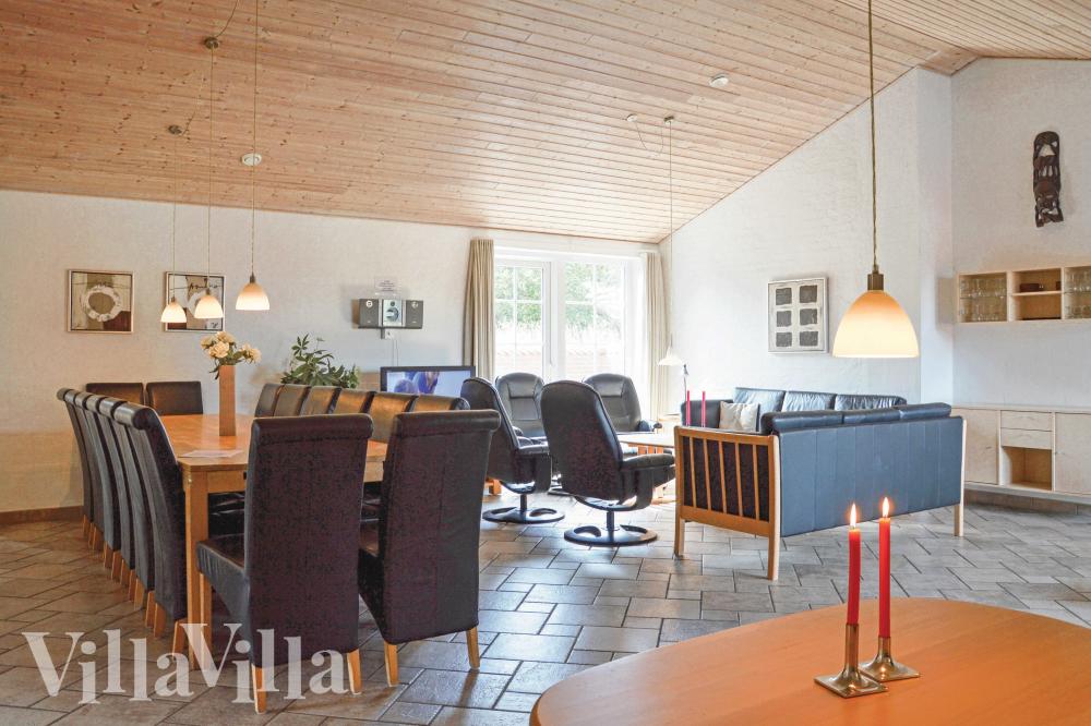 Die Couchecke im Luxusferienhaus Nr. 989 in Westjütland.