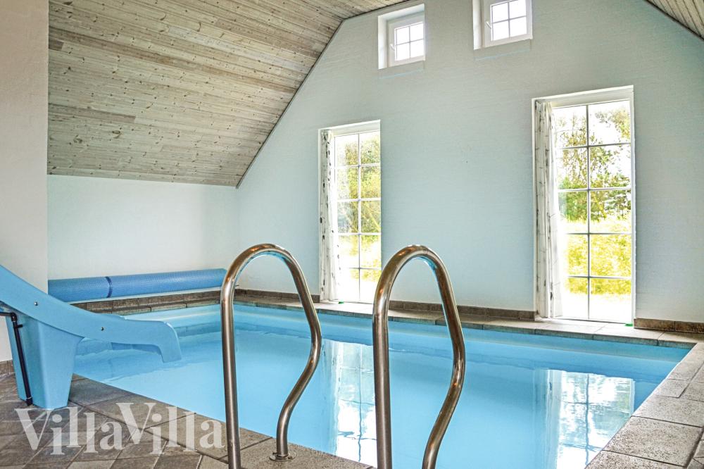 Der schicke Pool im Luxusferienhaus Nr. 989 für 16 Personen