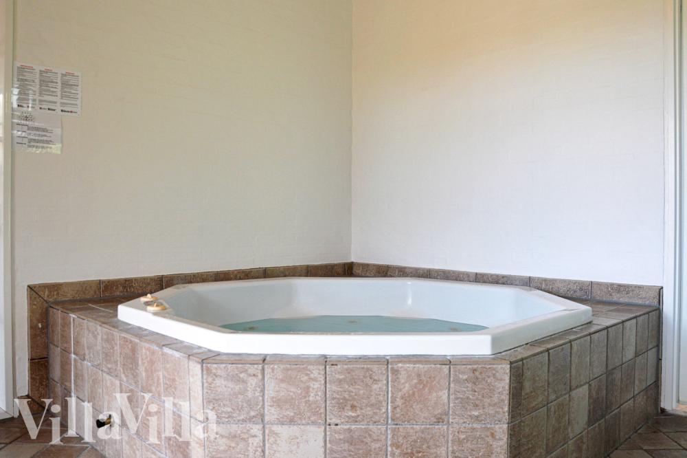 Genießen Sie den warmen Whirlpool im Luxusferienhaus Nr. 989 in Westjütland