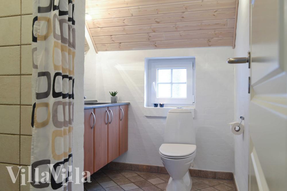 Eines der Badezimmer im Luxusferienhaus Nr. 989