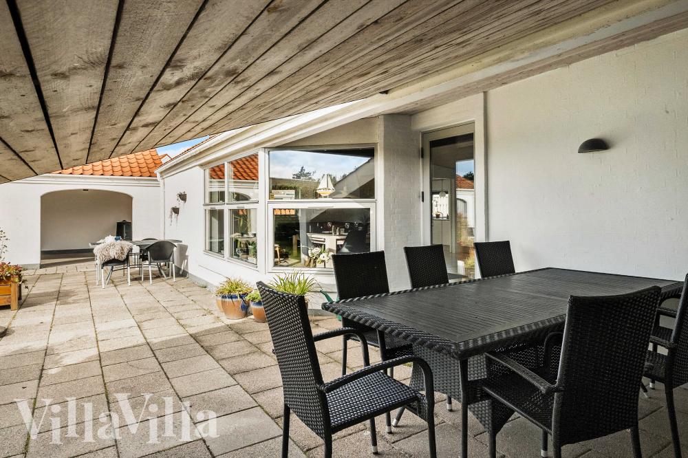 Genießen Sie einen Grillabend auf der Terrasse des Luxusferienhauses Nr. 990 in Nordjütland