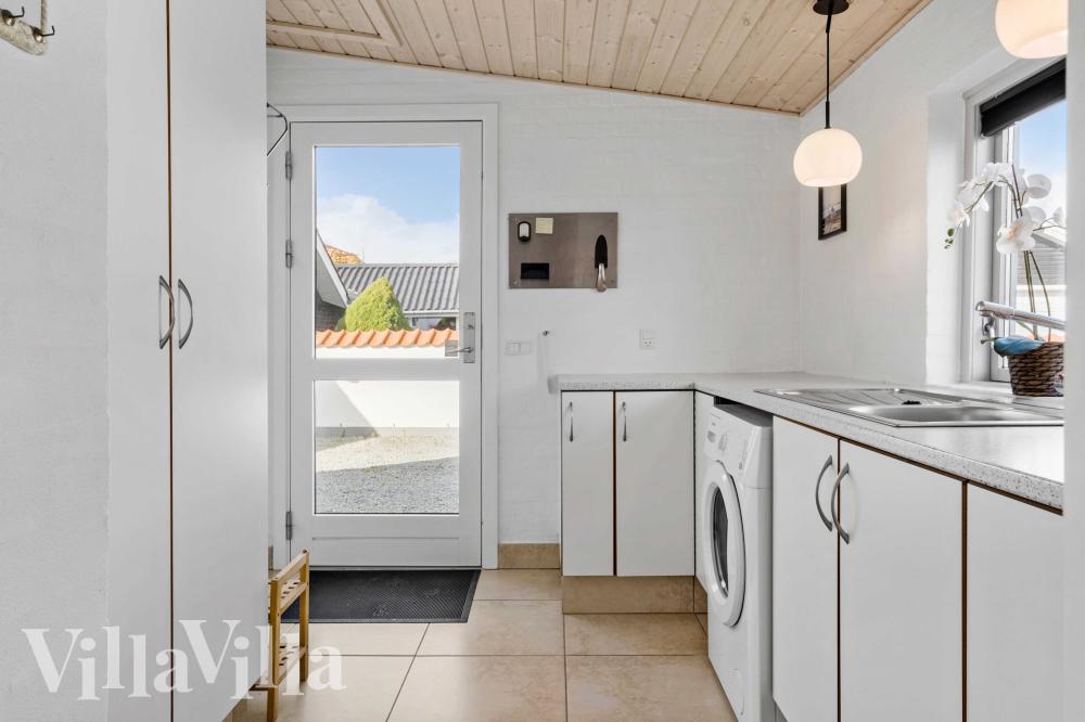 Der geräumige Eingangsbereich im Luxusferienhaus Nr. 990 in Nordjütland