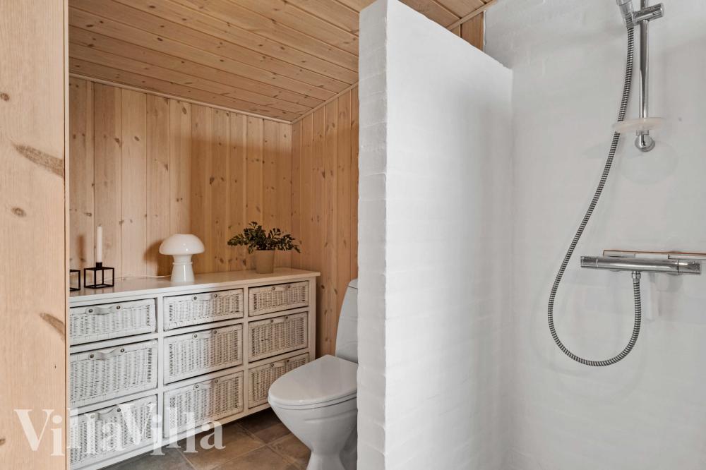 Im Luxusferienhaus Nr. 990 für 8 Personen gibt es Bad mit Dusche.