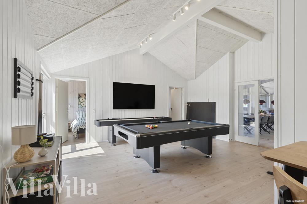 Neben den vielen schönen Stunden, die man im Poolbereich des Hauses verbringen kann, bietet das Luxusferienhaus 947 auch Spielevergnügen bei Billard/Tischtennis und Darts