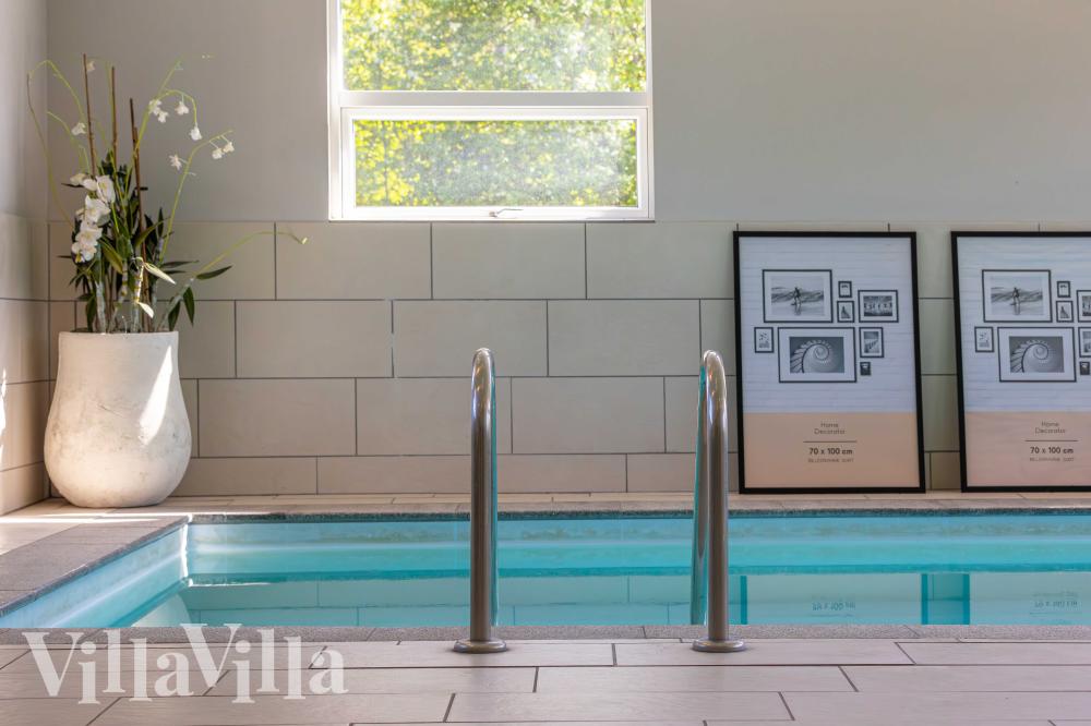 Der schicke Pool im Luxusferienhaus Nr. 991 für 30 Personen